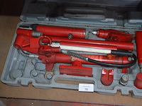 Hydraulische uitdeukset in koffer - afbeelding 2 van  4