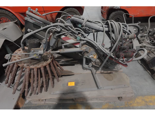 Hydraulische veegborstel locatie a9 - afbeelding 1 van  6