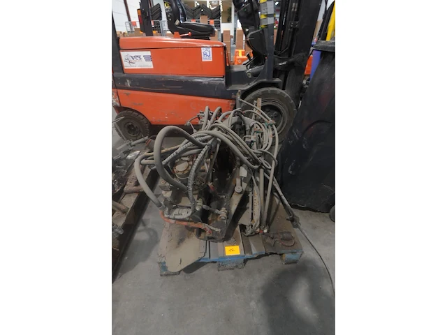 Hydraulische veegborstel locatie a9 - afbeelding 1 van  7