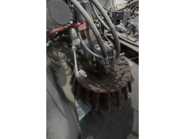 Hydraulische veegborstel locatie a9 - afbeelding 4 van  7