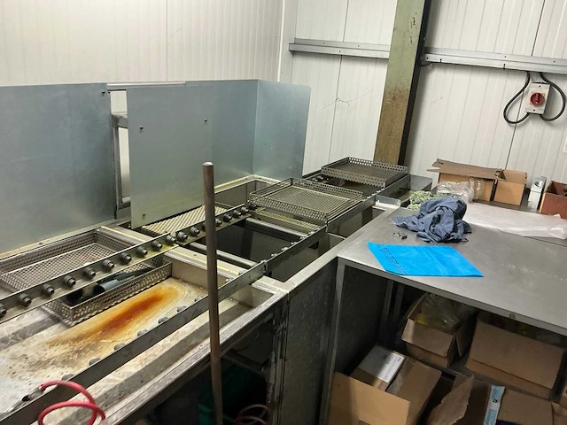 Hydraulische wasstraat voor onderdelen - afbeelding 8 van  12