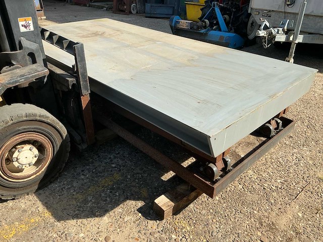 Hydrolisch bediend schaarlift - schaarbrug liften - afbeelding 4 van  5