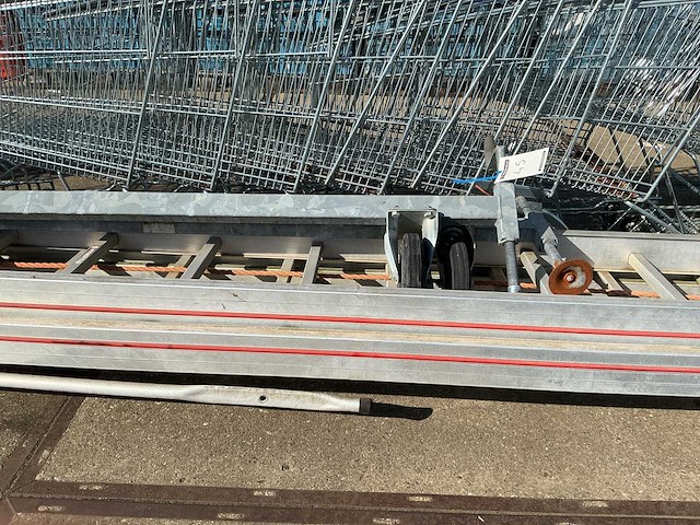 Hymer schuifladder met steunvoeten - afbeelding 2 van  3