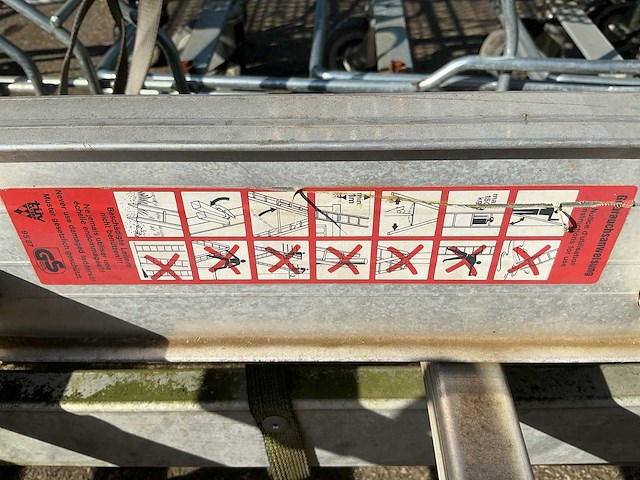 Hymer schuifladder met steunvoeten - afbeelding 3 van  3