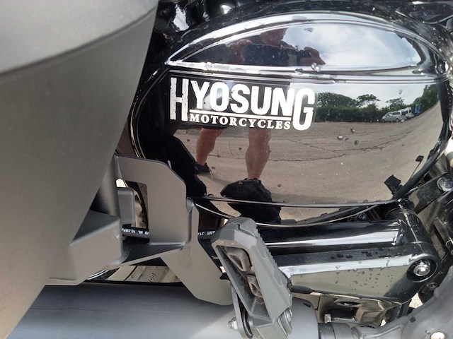 Hyosung - gv 125 s bobber - motorfiets - afbeelding 3 van  6