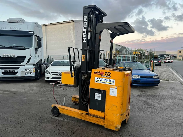 Hyundai - 2000 - hbr 18 - reach truck - afbeelding 1 van  21