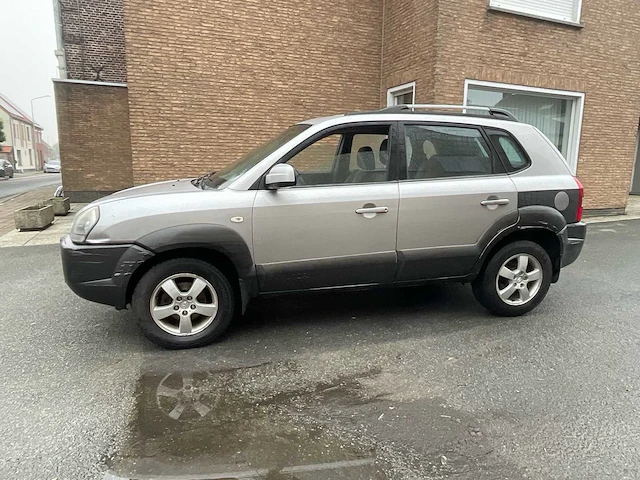 Hyundai - 2004 - tucson - personenauto - afbeelding 12 van  20
