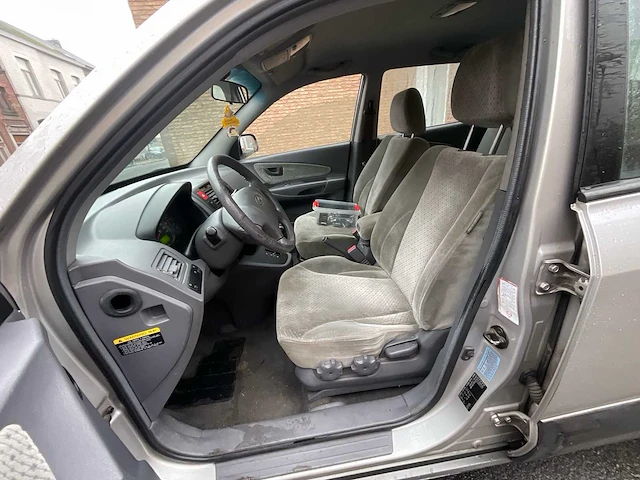 Hyundai - 2004 - tucson - personenauto - afbeelding 2 van  20