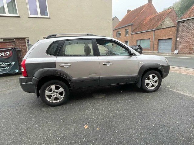 Hyundai - 2004 - tucson - personenauto - afbeelding 17 van  20