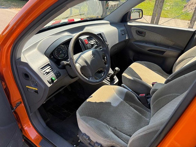 Hyundai - 2005 - tucson - personenauto - afbeelding 6 van  25