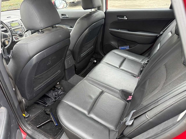 Hyundai - 2009 - i30 - break - personenauto - afbeelding 13 van  20