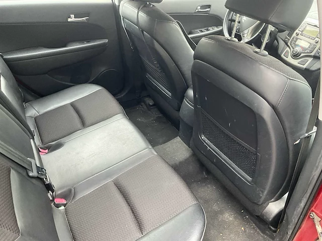 Hyundai - 2009 - i30 - break - personenauto - afbeelding 7 van  53