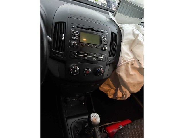 Hyundai - 2010 - i30 - personenauto - afbeelding 6 van  16