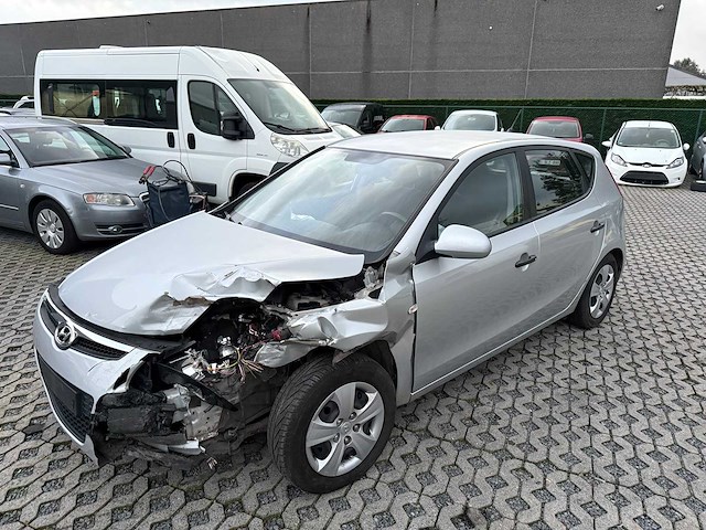Hyundai - 2010 - i30 - personenauto - afbeelding 1 van  16