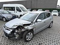 Hyundai - 2010 - i30 - personenauto - afbeelding 1 van  16