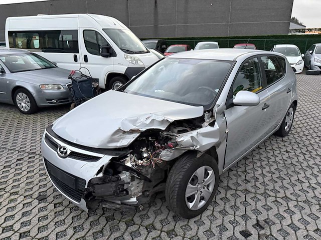 Hyundai - 2010 - i30 - personenauto - afbeelding 10 van  16