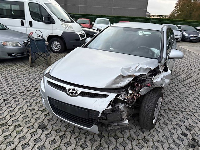 Hyundai - 2010 - i30 - personenauto - afbeelding 12 van  16