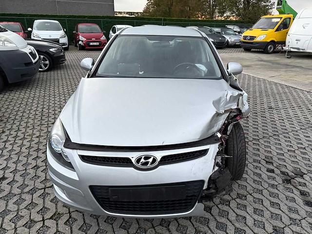 Hyundai - 2010 - i30 - personenauto - afbeelding 13 van  16