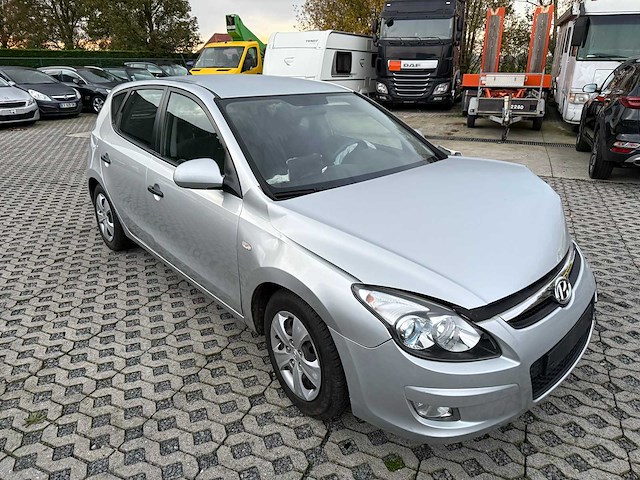 Hyundai - 2010 - i30 - personenauto - afbeelding 14 van  16