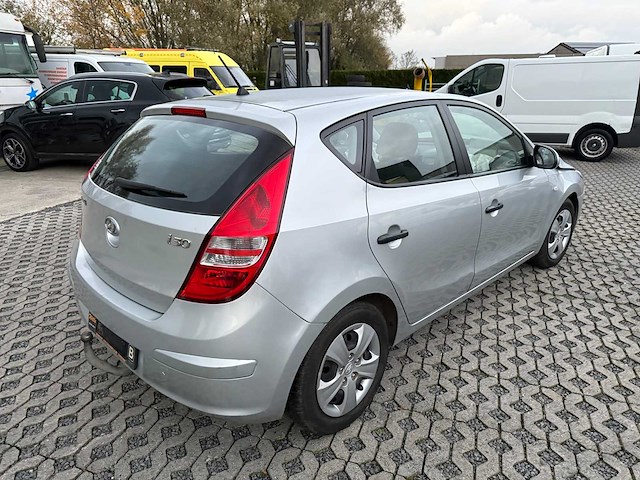 Hyundai - 2010 - i30 - personenauto - afbeelding 15 van  16