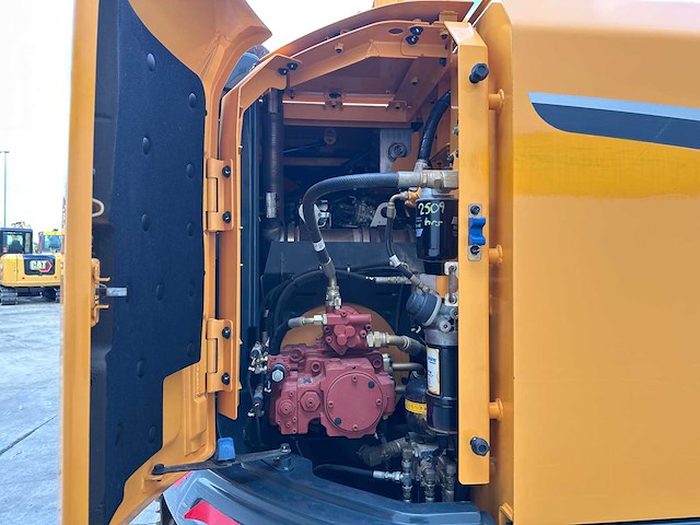 Hyundai - 2018 - hx130 lcr - rupsgraafmachine - afbeelding 12 van  54