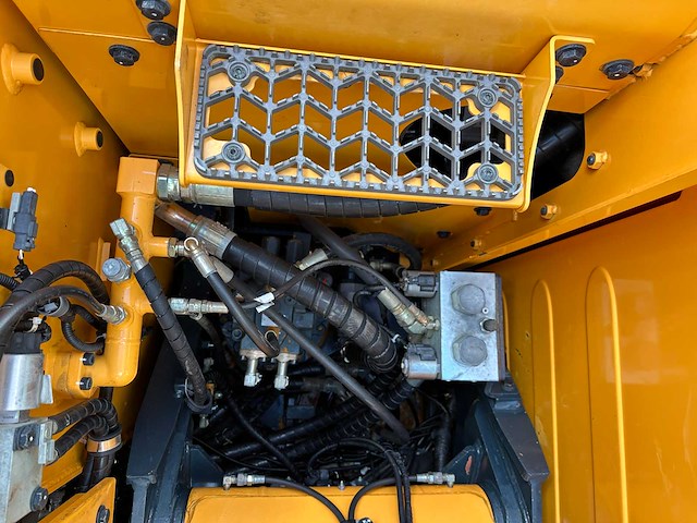 Hyundai - 2018 - hx130 lcr - rupsgraafmachine - afbeelding 16 van  54