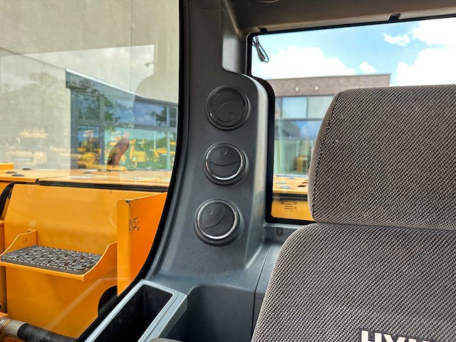 Hyundai - 2018 - hx130 lcr - rupsgraafmachine - afbeelding 29 van  54