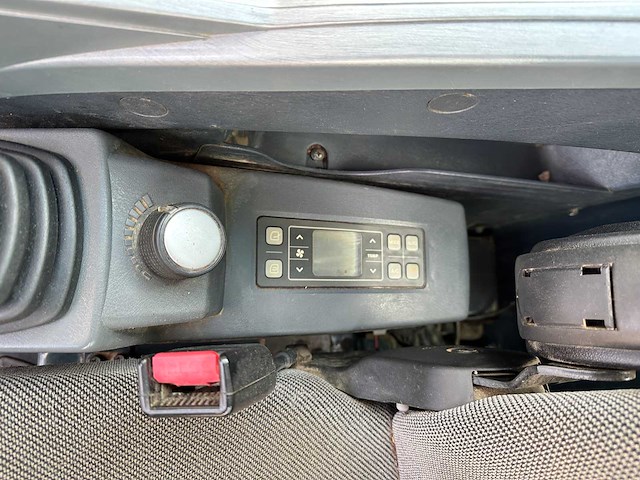 Hyundai - 2018 - hx130 lcr - rupsgraafmachine - afbeelding 31 van  54