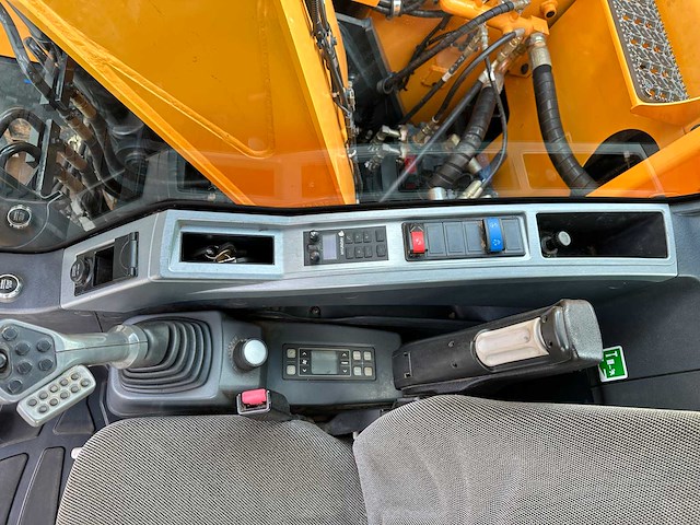 Hyundai - 2018 - hx130 lcr - rupsgraafmachine - afbeelding 33 van  54