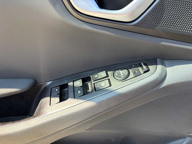 Hyundai - ioniq - kmhc851cgku151055 - schadewagen - afbeelding 9 van  25