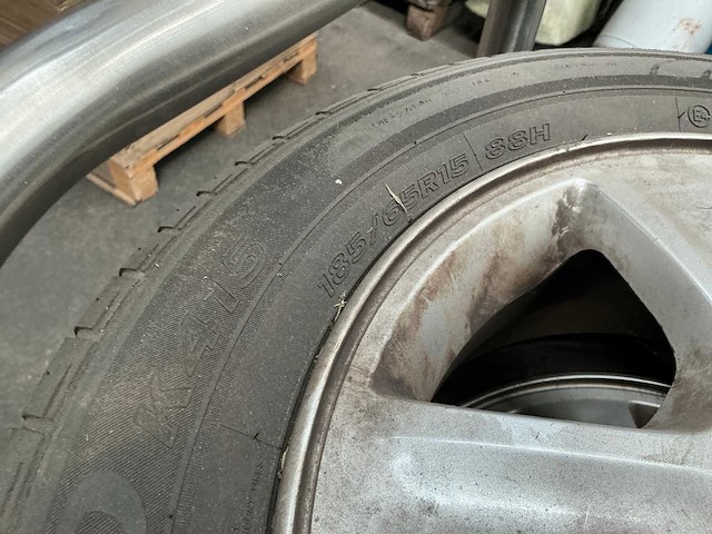 Hyundai / hankook band op aluminium velg (4x) - afbeelding 1 van  2