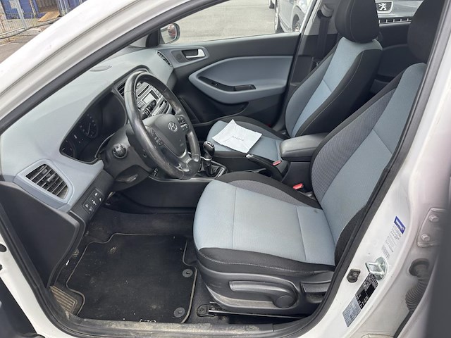 Hyundai i20 1.1 crdi cool,2015 - afbeelding 31 van  31