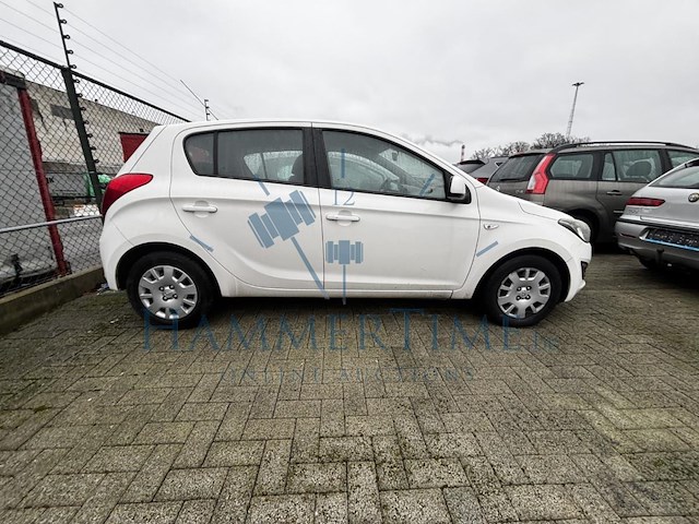 Hyundai i20 1.4 crdi comfort blue fap, 2013 - afbeelding 19 van  24