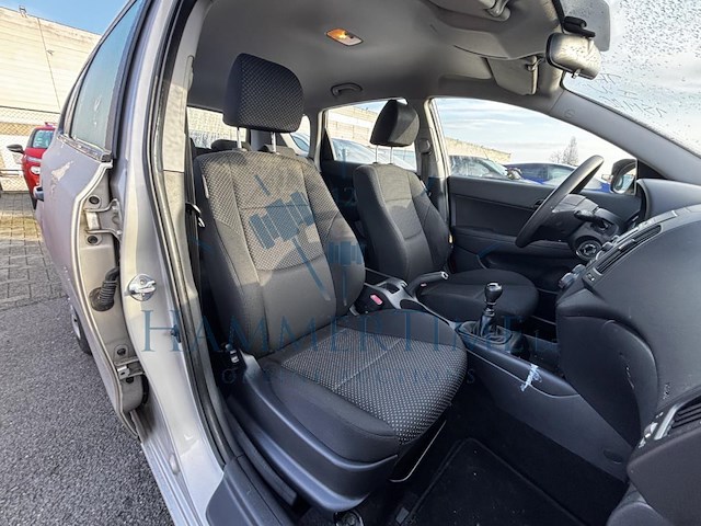 Hyundai i30 1.4i comfort, 2010 - afbeelding 16 van  32