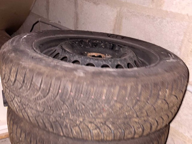Hyundai tire - afbeelding 1 van  4