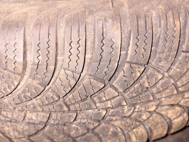 Hyundai tire - afbeelding 2 van  4