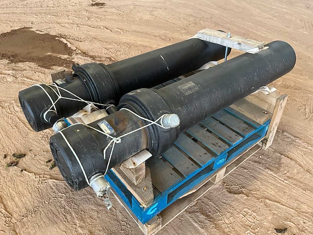 Hyva hydraulische telescoopcilinder (2x) - afbeelding 1 van  7