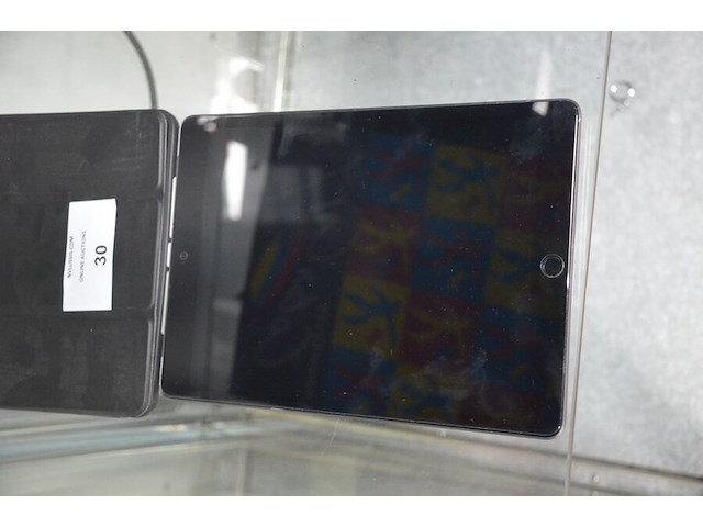 I-pad a2198 in hoes zonder lader (2) - afbeelding 2 van  5