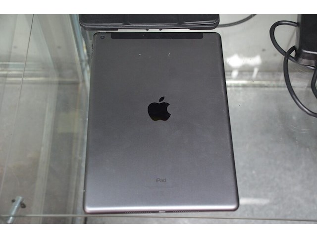 I-pad a2198 in hoes zonder lader (2) - afbeelding 3 van  5
