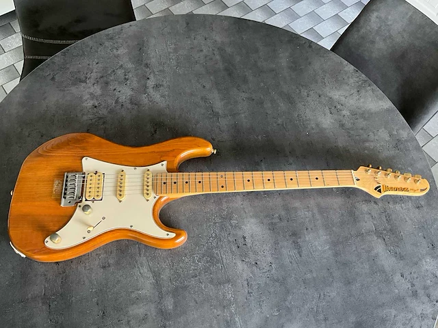 Ibanez gitaar - afbeelding 1 van  9