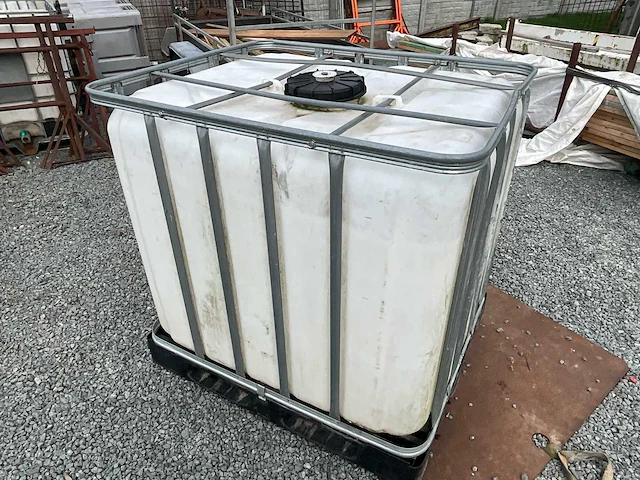 Ibc-container 1000 liter op kunststof pallet - afbeelding 1 van  1