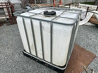 Ibc-container 1000 liter op kunststof pallet