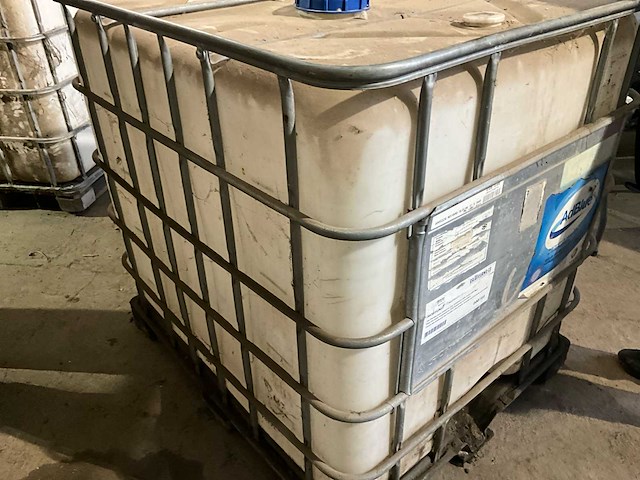 Ibc container ad blue - afbeelding 2 van  2