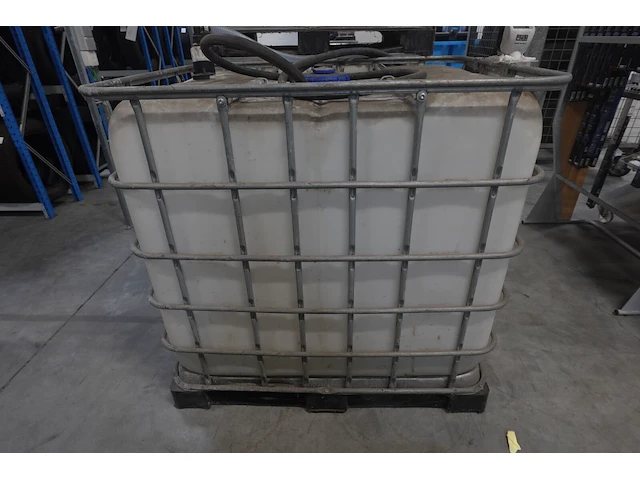 Ibc container adblue met pomp piusi - afbeelding 2 van  5