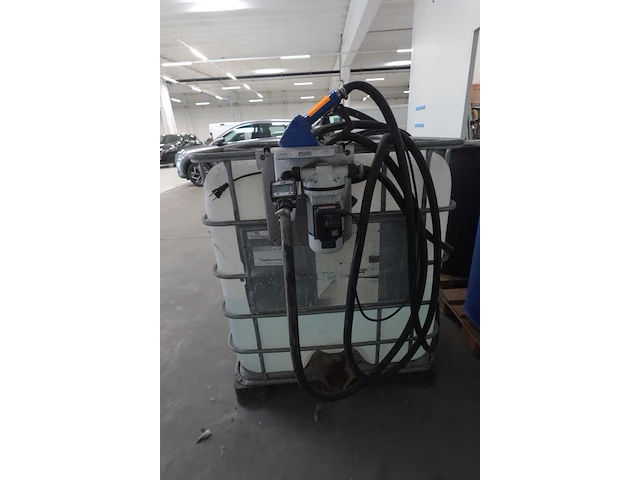 Ibc container adblue met pomp piusi - afbeelding 1 van  5