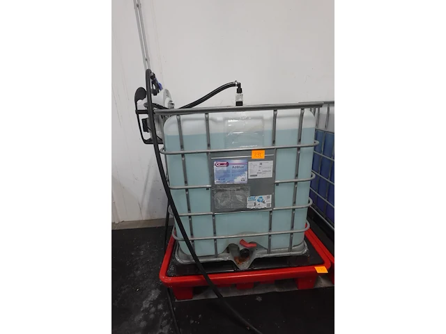 Ibc container adblue met pomp piusi - afbeelding 1 van  6