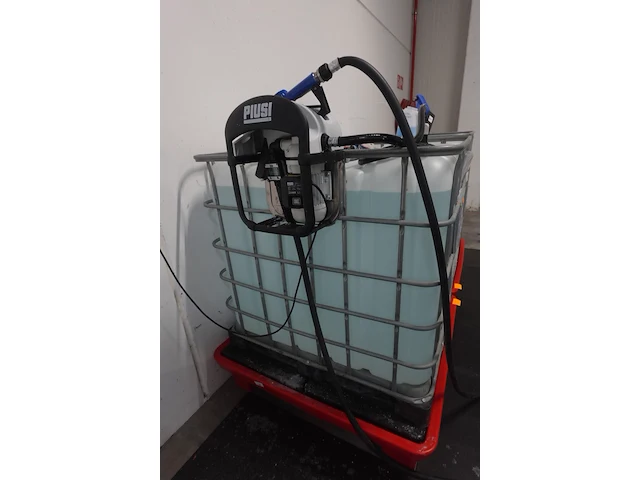 Ibc container adblue met pomp piusi - afbeelding 3 van  6