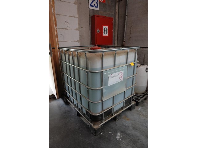 Ibc-container met gedemineraliseerd water - afbeelding 2 van  5