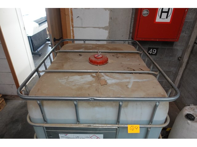 Ibc-container met gedemineraliseerd water - afbeelding 3 van  5