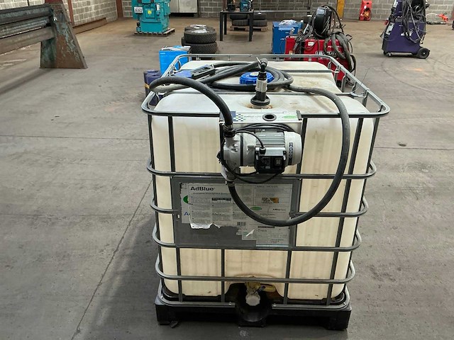 Ibc container met piusi pomp en vulpistool - afbeelding 2 van  8